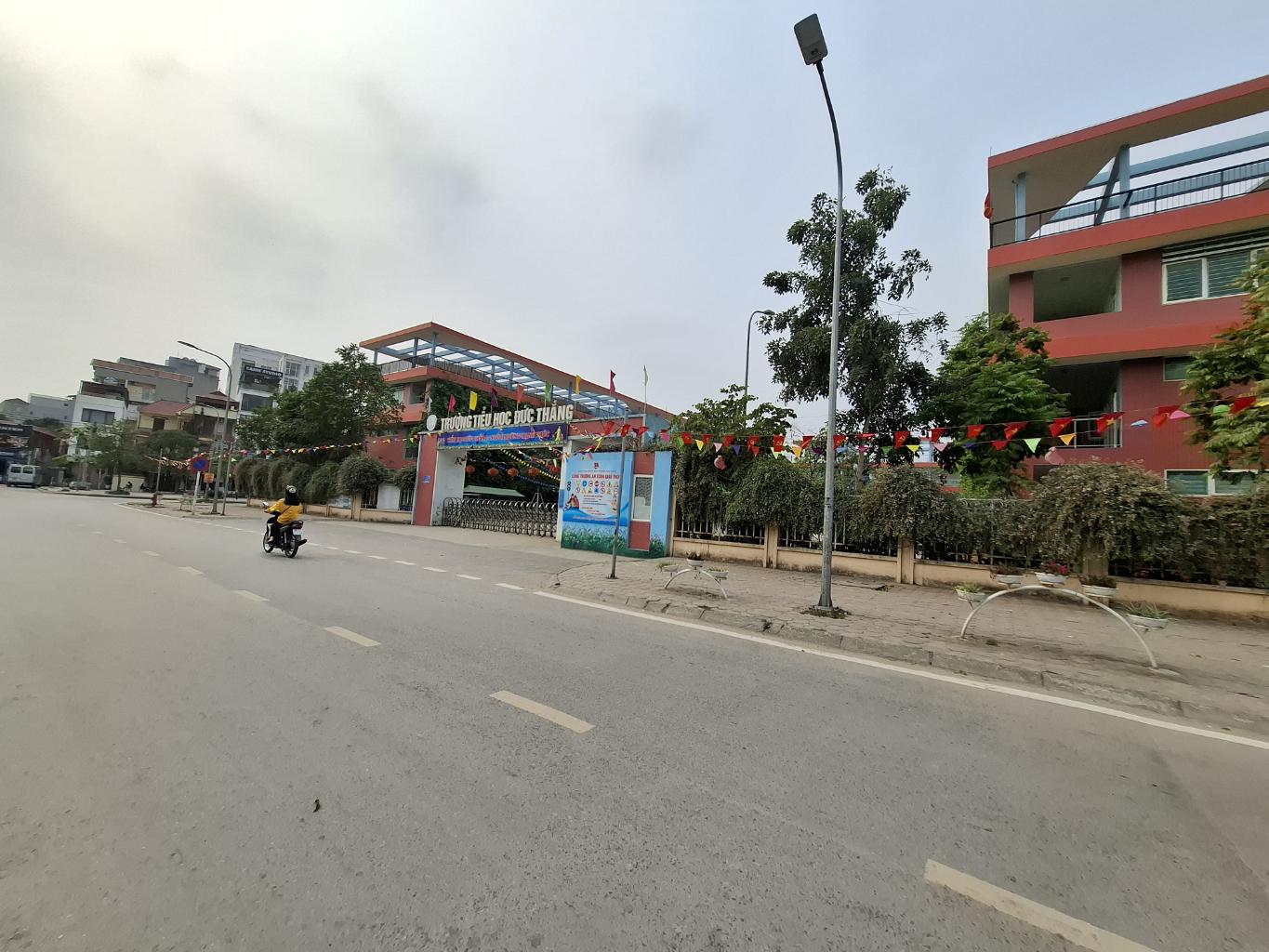 BÁN ĐẤT TẶNG NHÀ – ĐÔNG NGẠC -  MẶT NGÕ, KINH DONH CÁC LOẠI HÌNH.